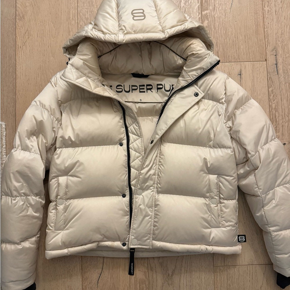 Aritzia Super Puff Jacket in Matte Pearl- Small